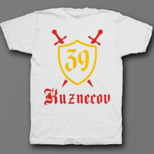 Именная футболка с средневековым шрифтом и щитом #48